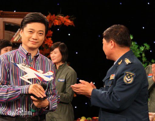 精选崔永元(Cui Yongyuan)在主持《小崔说事》节目中的图册