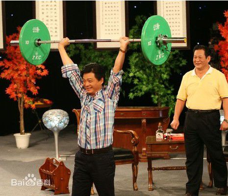 精选崔永元(Cui Yongyuan)在主持《小崔说事》节目中的图册