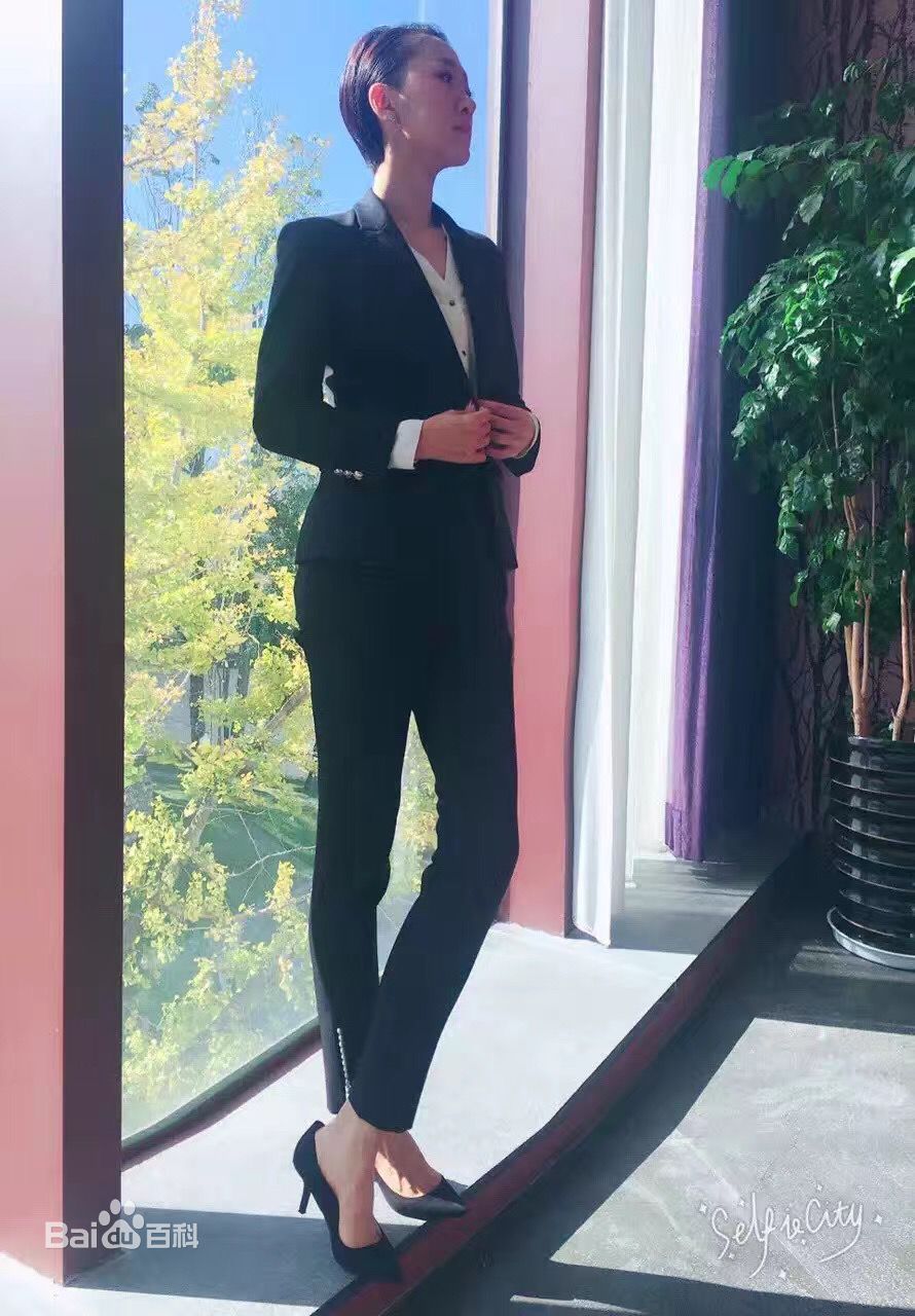 赵雅莉(Lily)在《国家行动》花絮照中的