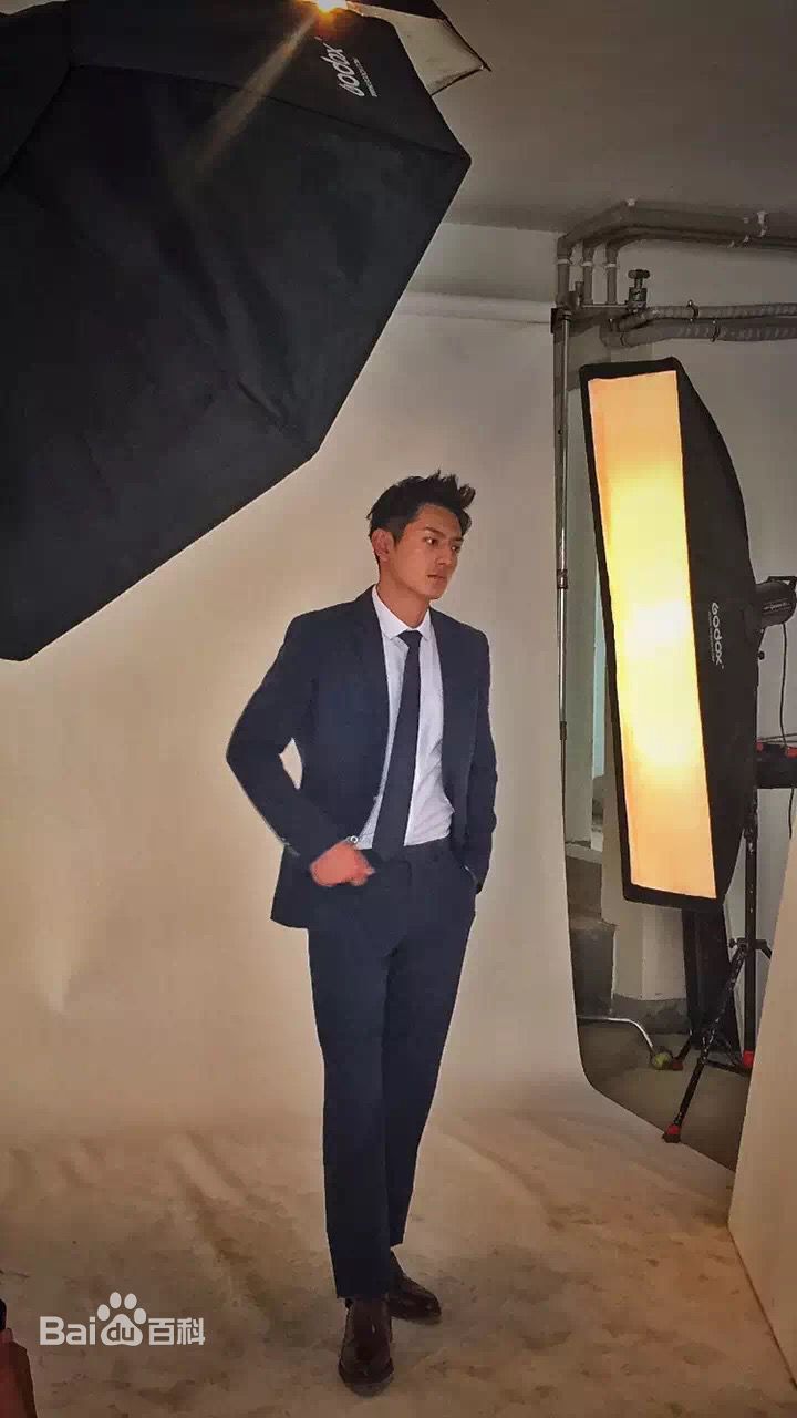 精选梁大维(David.L)在《她很漂亮》司徒浩中的图册