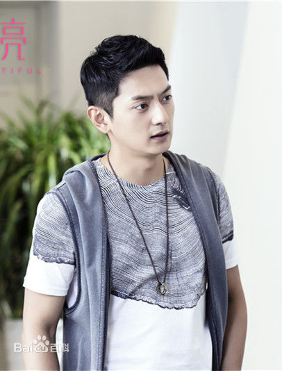 精选梁大维(David.L)在《她很漂亮》司徒浩中的图册