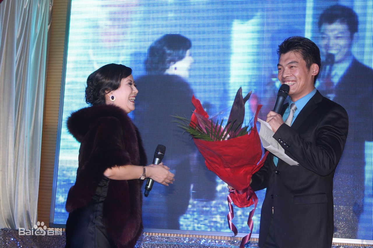 韩会亮(Daniel)先生主持资料照片前后照片