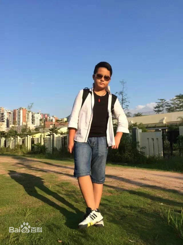 冯邵一(Johnny)生活照图片图集