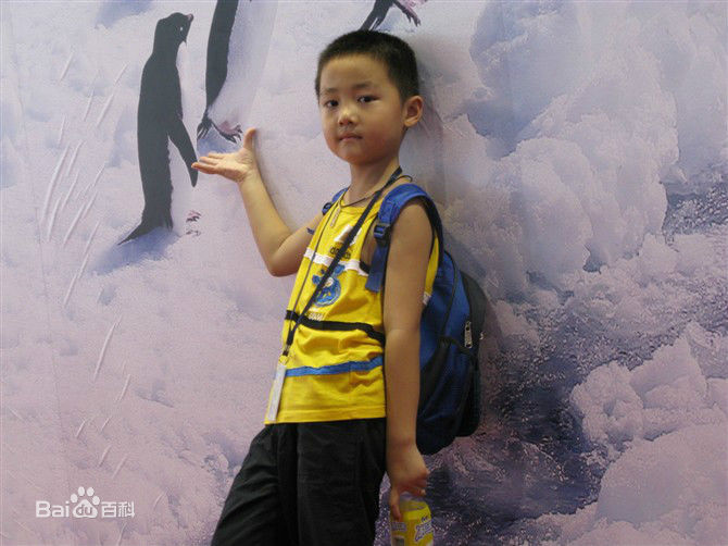 冯邵一(Johnny)童年照前后照片