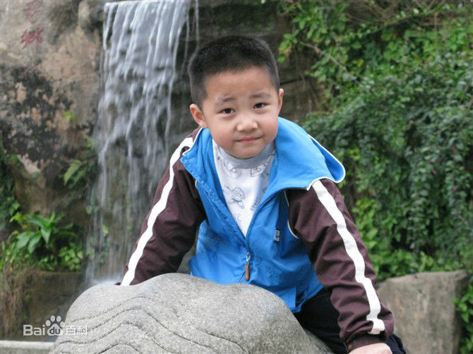 冯邵一(Johnny)童年照前后照片