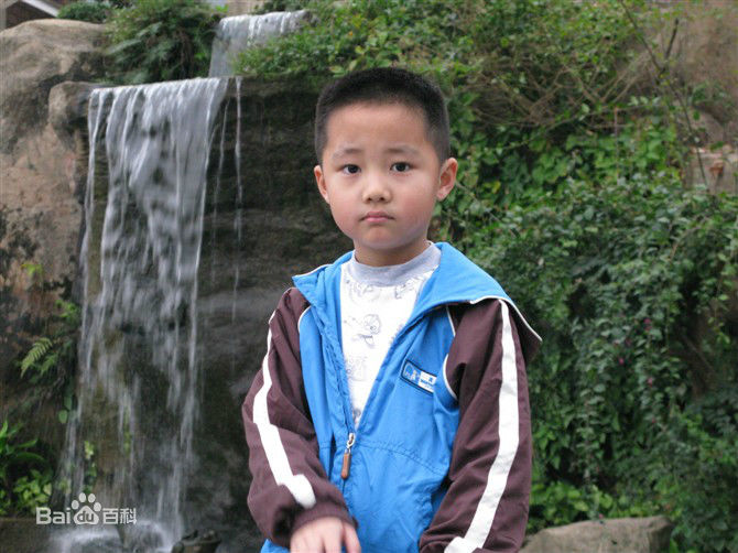 冯邵一(Johnny)童年照前后照片