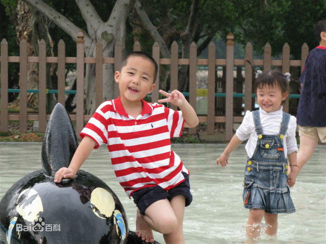 冯邵一(Johnny)童年照前后照片