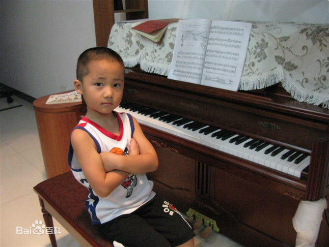 冯邵一(Johnny)童年照前后照片