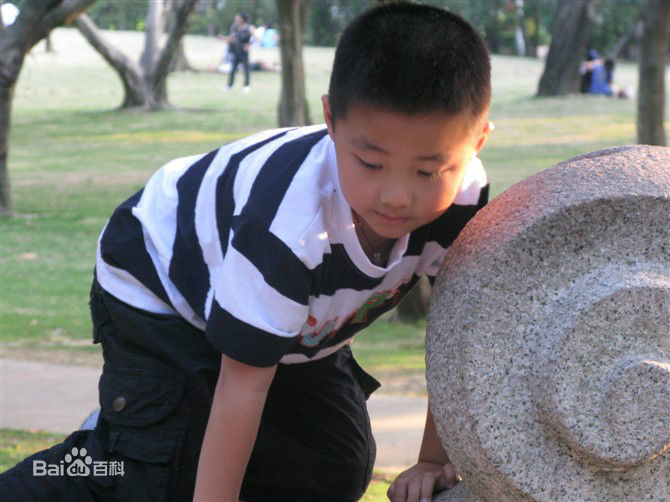 冯邵一(Johnny)童年照前后照片