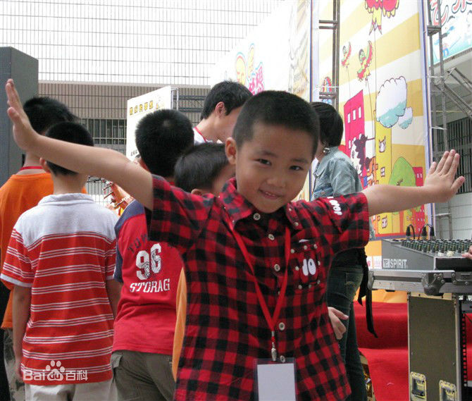 冯邵一(Johnny)童年照前后照片