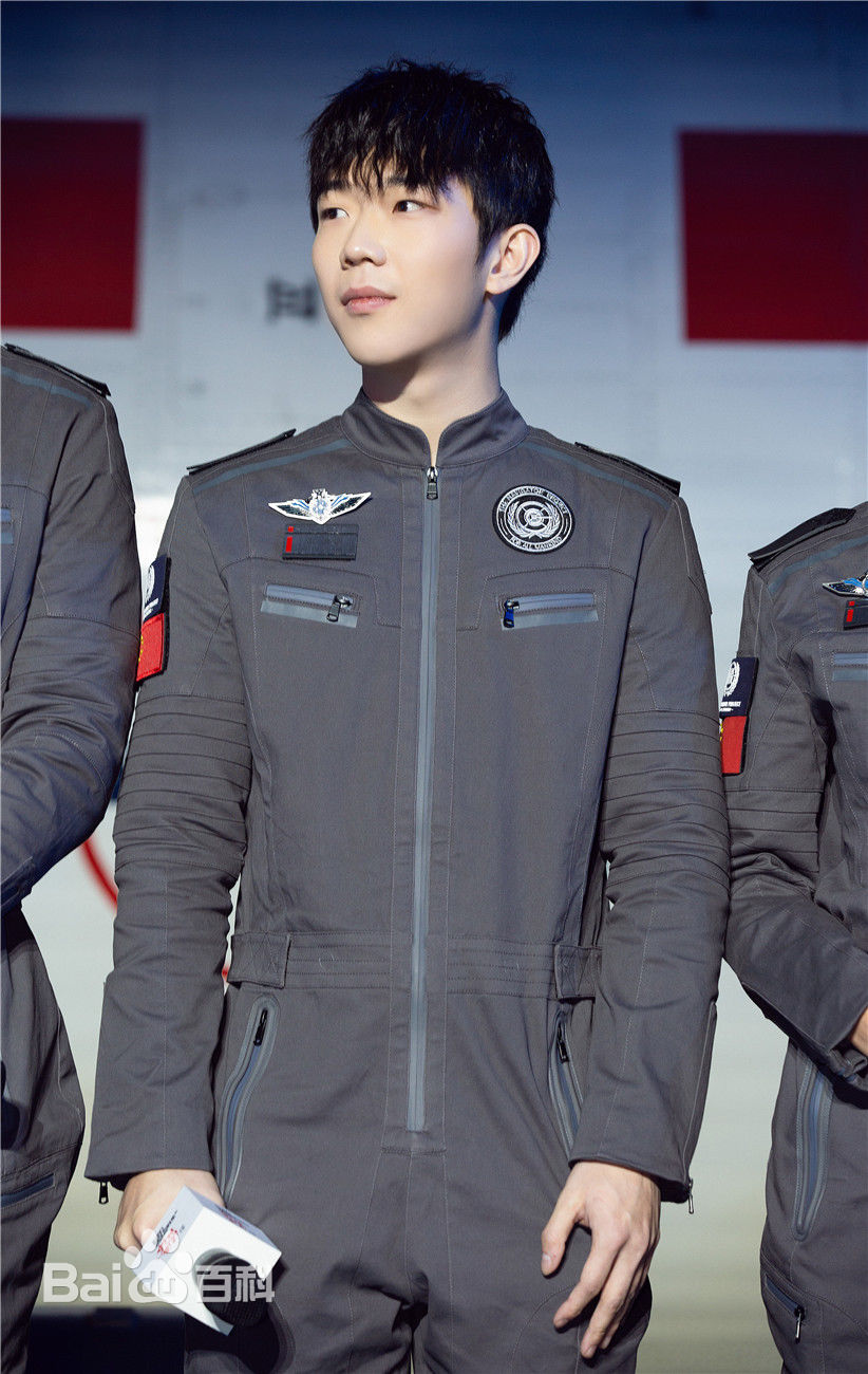 张亦驰流浪地球发布会壁纸壁纸