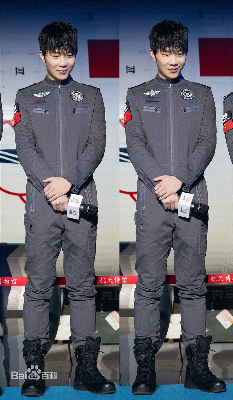 张亦驰流浪地球发布会壁纸壁纸