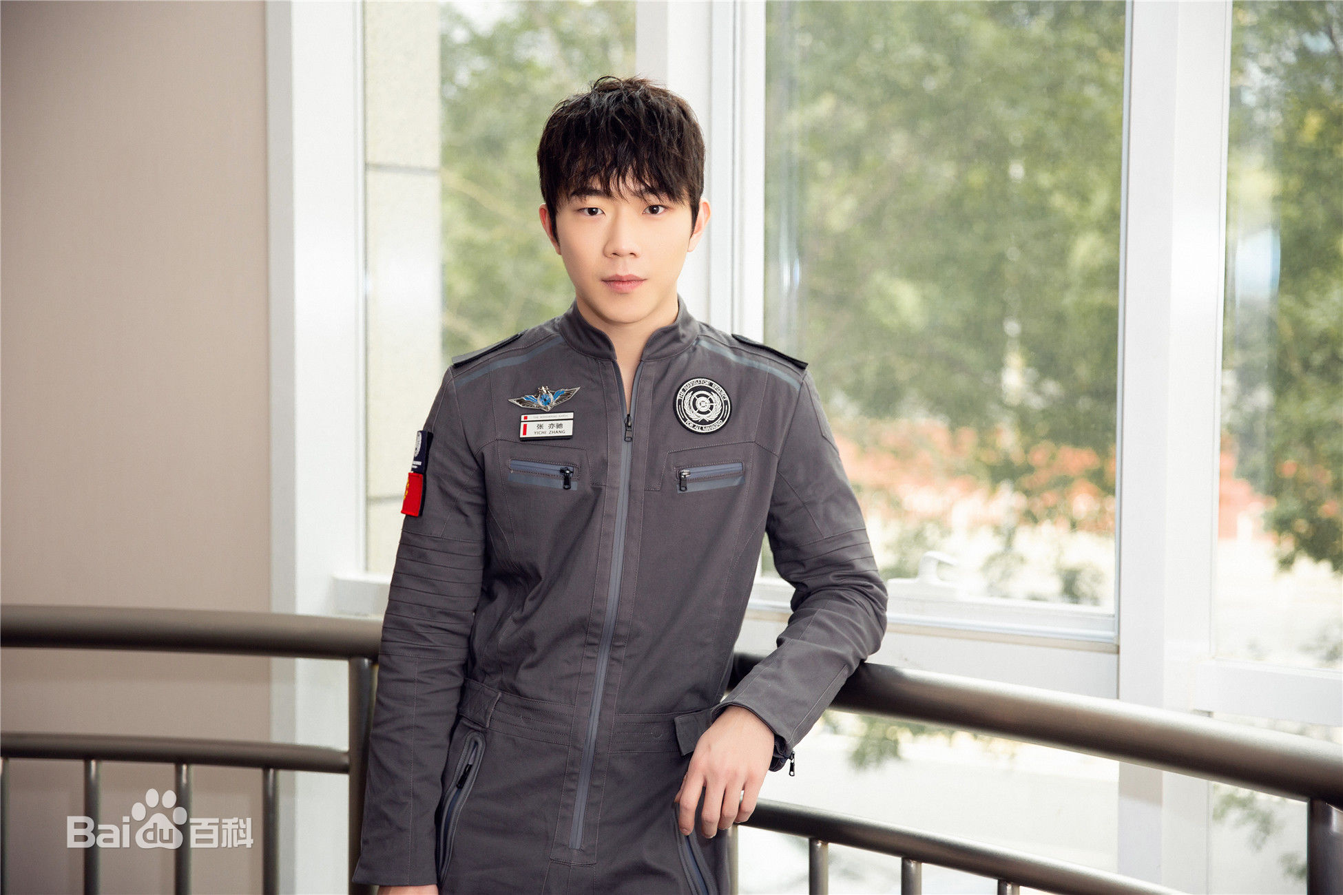 张亦驰流浪地球发布会壁纸壁纸