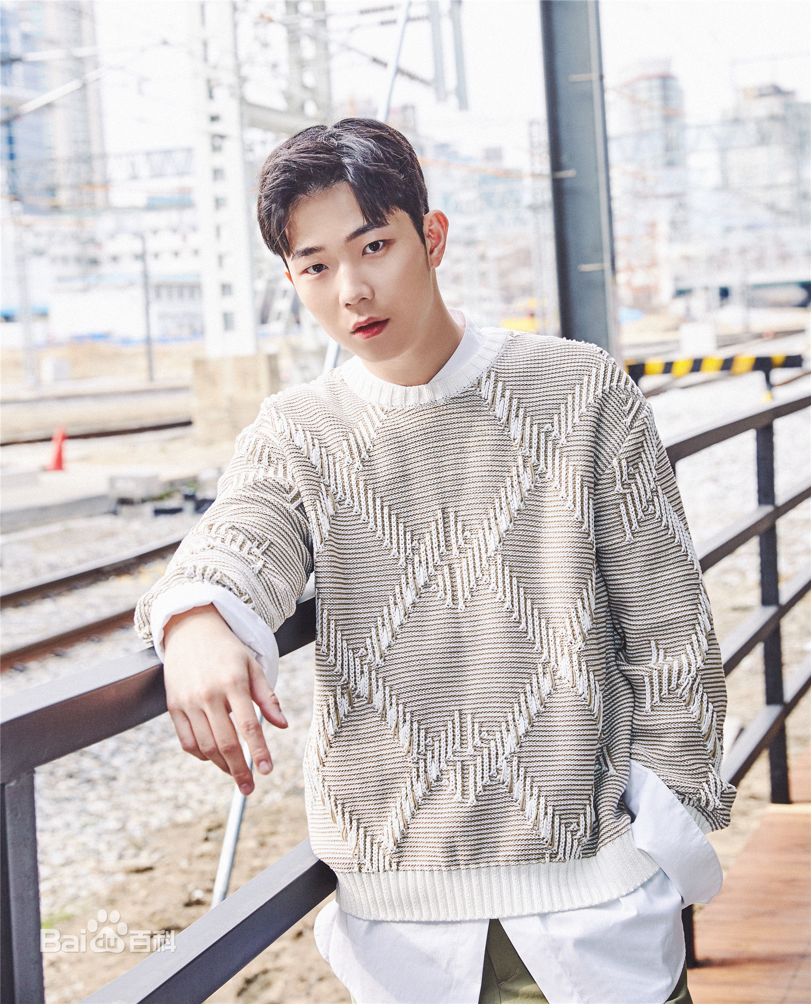 张亦驰街拍素颜照相册