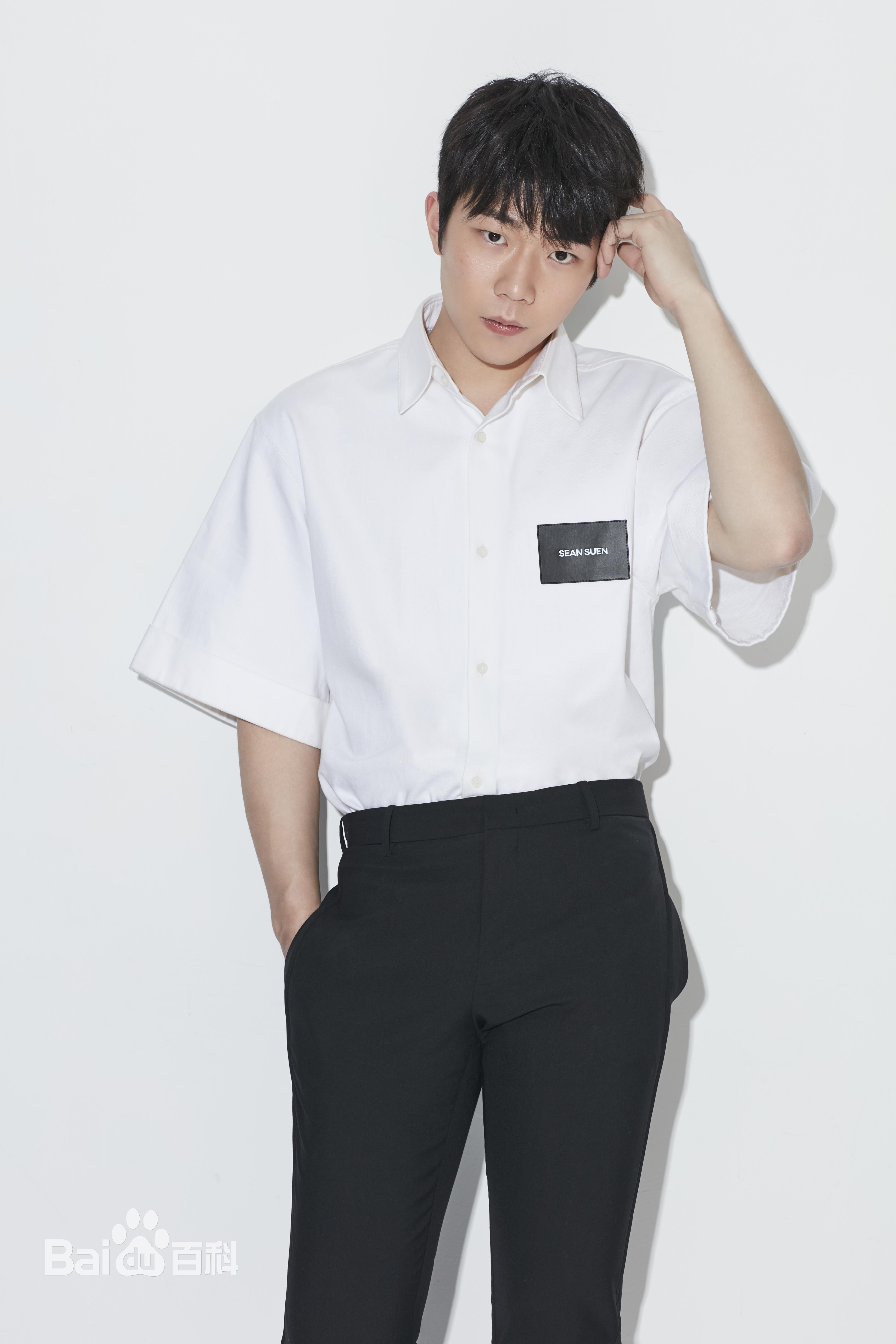 张亦驰街拍素颜照相册