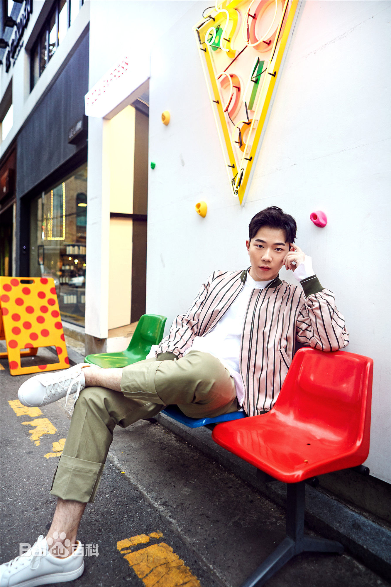 张亦驰街拍素颜照相册