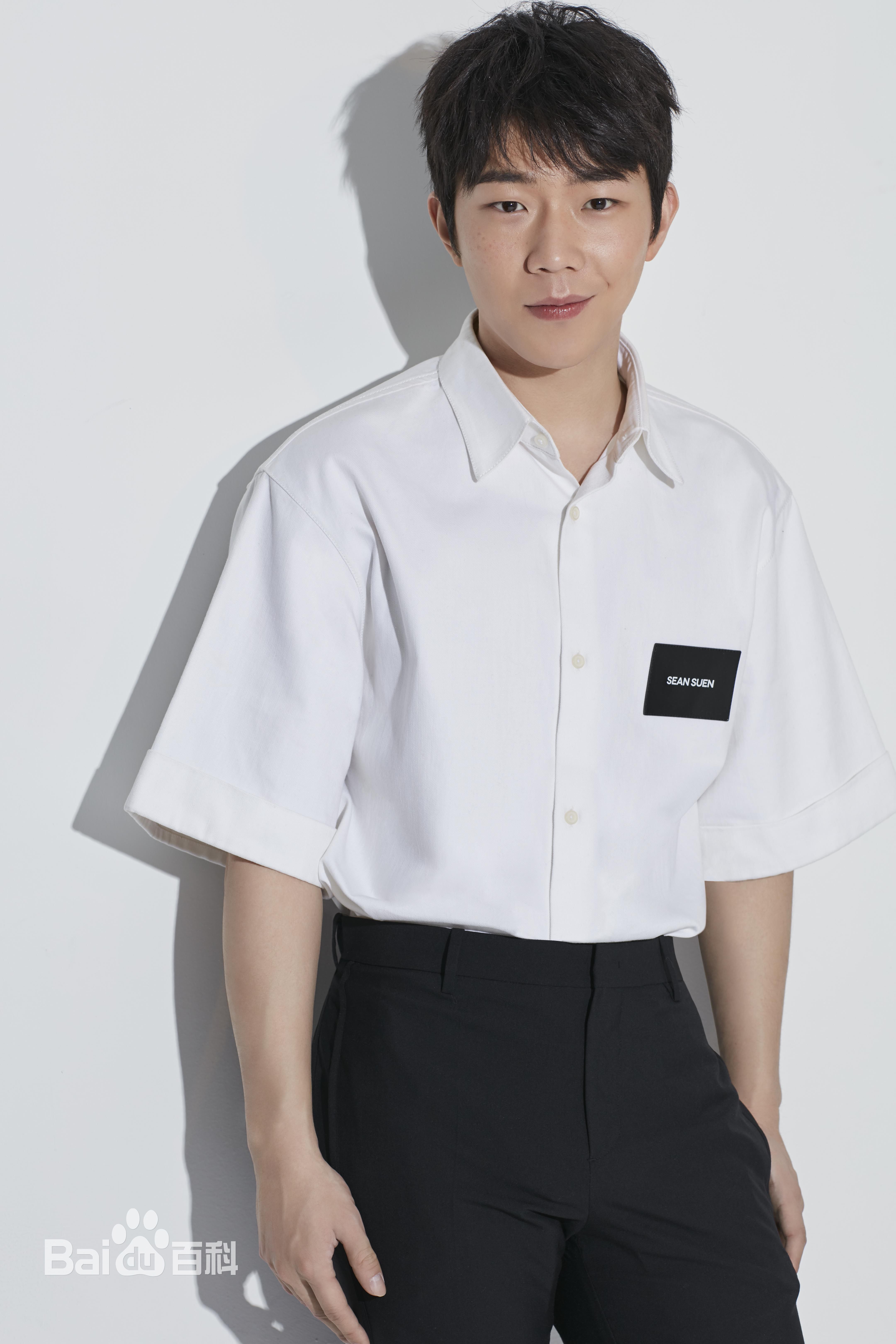 张亦驰街拍素颜照相册