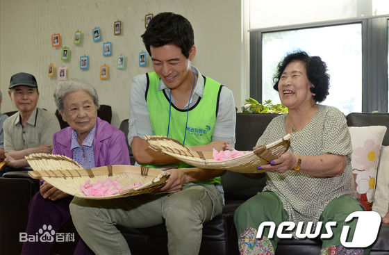 李尚允()-社会活动图册前后照片