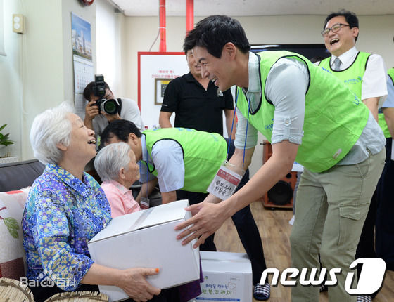 李尚允()-社会活动图册前后照片