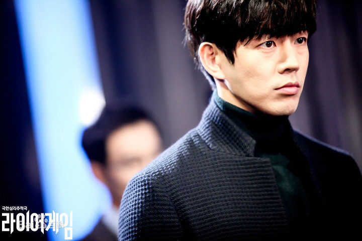 最新李尚允()在-《诈欺游戏》中的壁纸