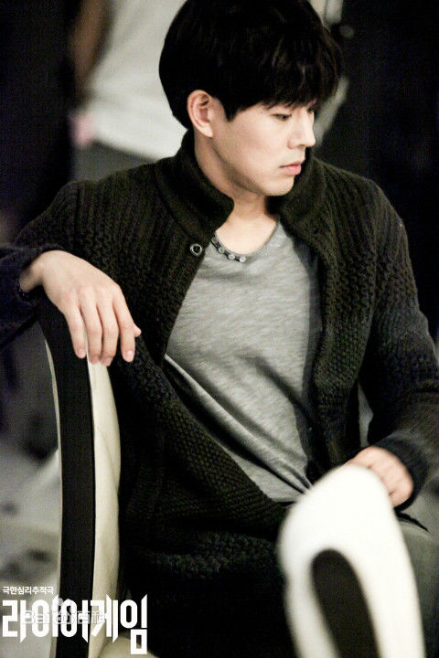 最新李尚允()在-《诈欺游戏》中的壁纸