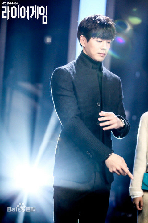 最新李尚允()在-《诈欺游戏》中的壁纸