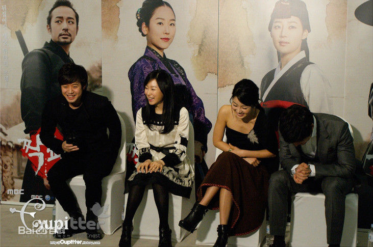 高清李尚允()在-《伙伴》中的图集