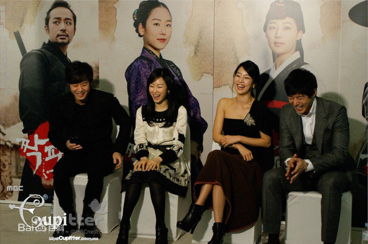 高清李尚允()在-《伙伴》中的图集