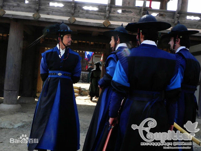 高清李尚允()在-《伙伴》中的图集