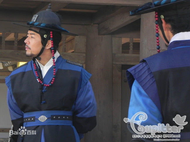 高清李尚允()在-《伙伴》中的图集