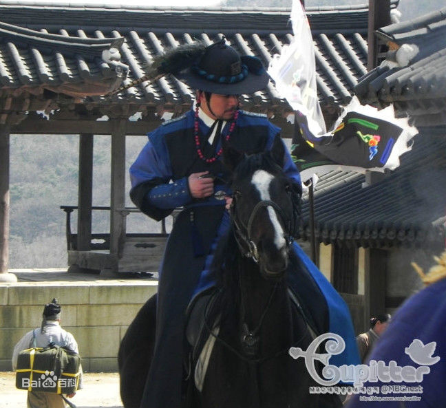 高清李尚允()在-《伙伴》中的图集