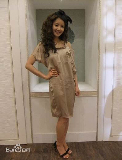 李诗英(Lee Si Young)活动、生活、后台照性感图片图集