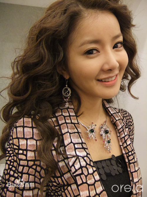 李诗英(Lee Si Young)活动、生活、后台照性感图片图集