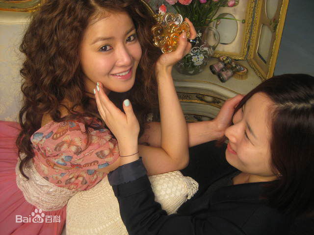 李诗英(Lee Si Young)活动、生活、后台照性感图片图集