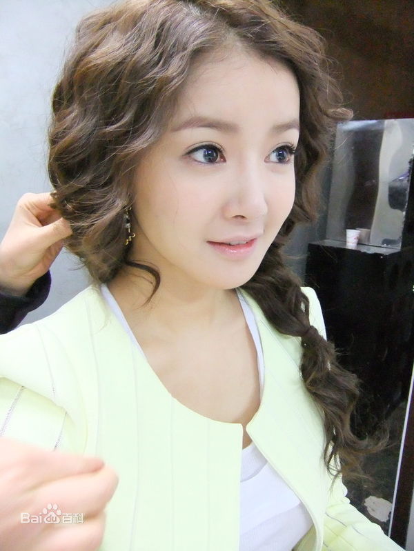 李诗英(Lee Si Young)活动、生活、后台照性感图片图集