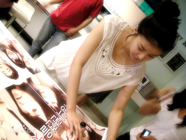 李诗英(Lee Si Young)活动、生活、后台照性感图片图集