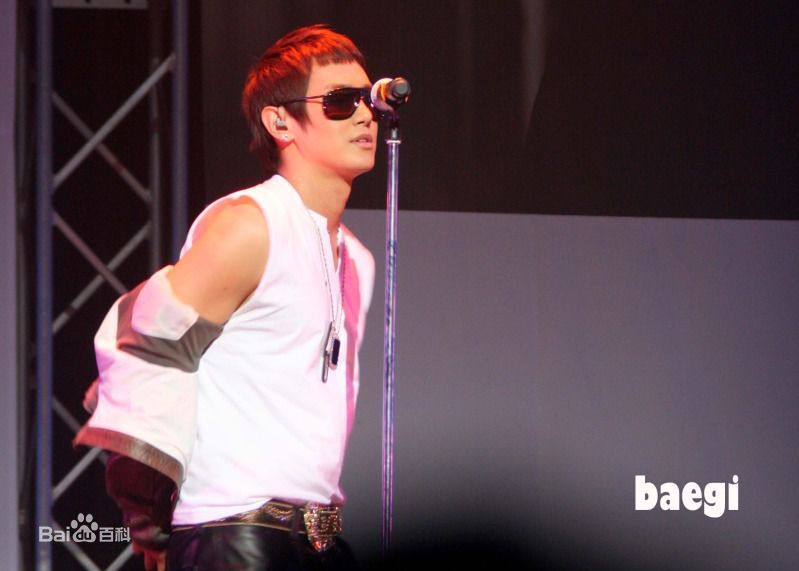 黄伦硕()(Hwang Yoon Suk)黄伦硕演出照壁纸壁纸