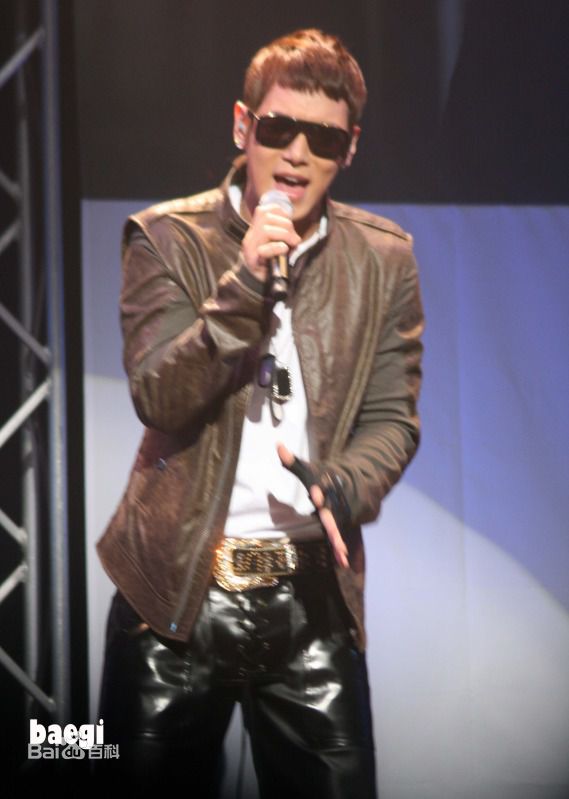 黄伦硕()(Hwang Yoon Suk)黄伦硕演出照壁纸壁纸