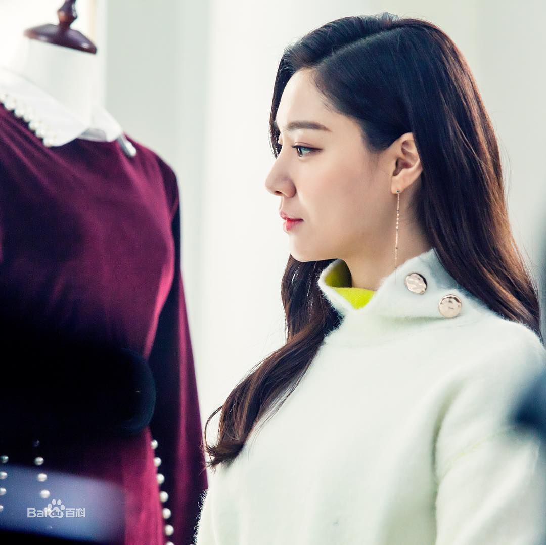 徐智慧(，Seo Ji-Hye)2017 黑骑士图片图册