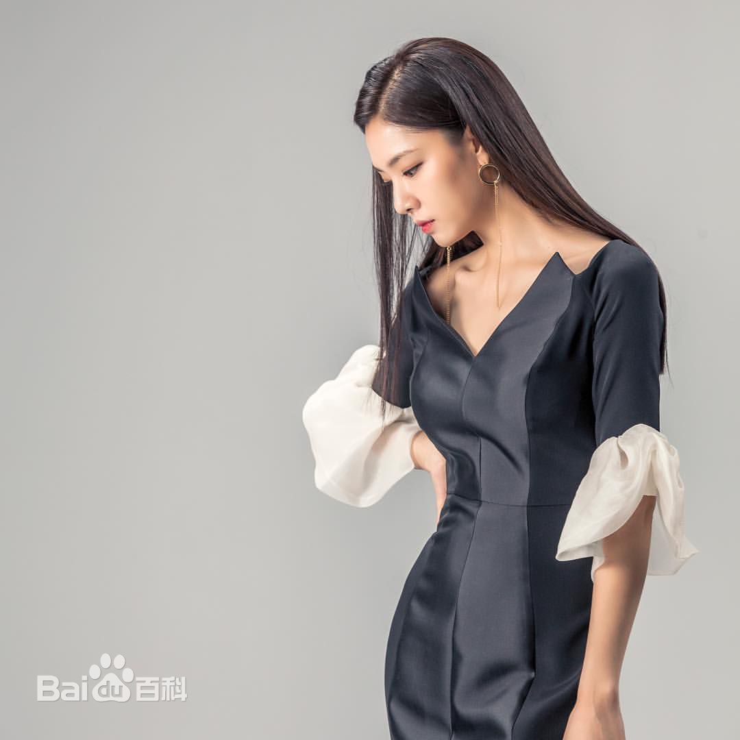 徐智慧(，Seo Ji-Hye)2017 黑骑士图片图册