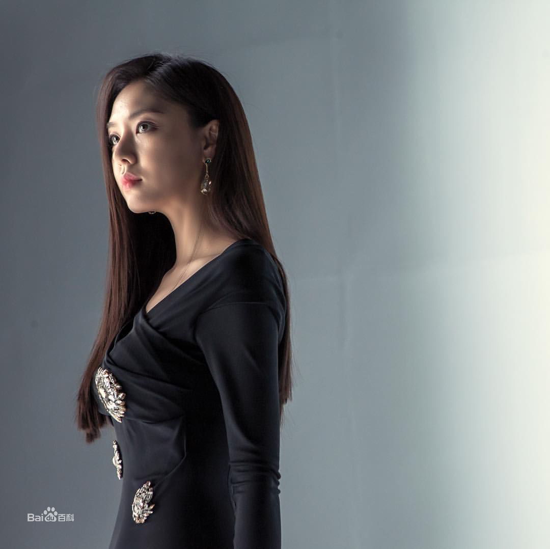 徐智慧(，Seo Ji-Hye)2017 黑骑士图片图册