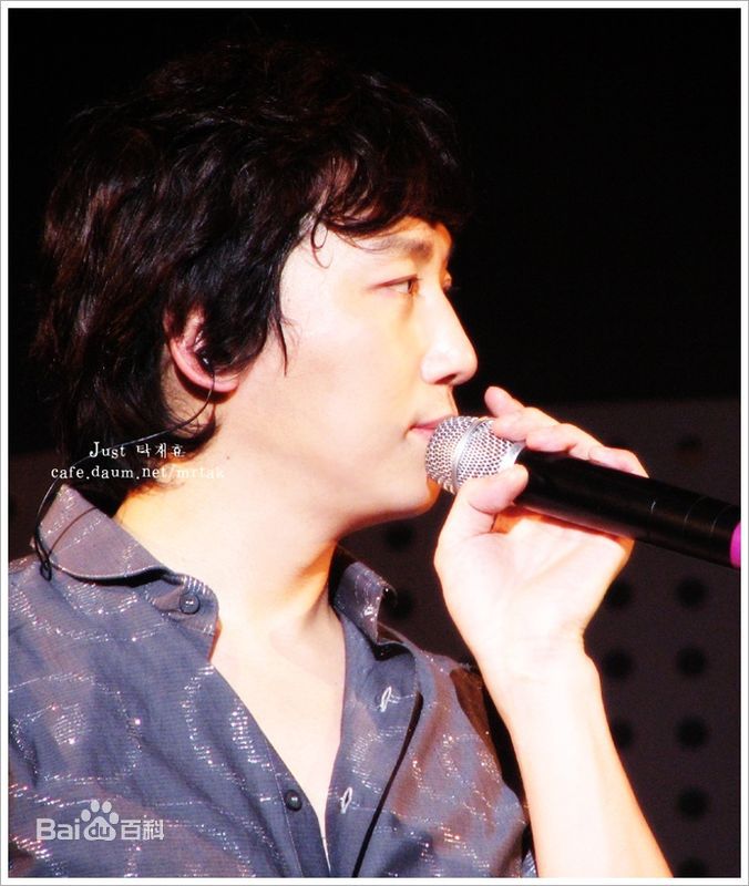 卓在勋()演出照素颜照壁纸