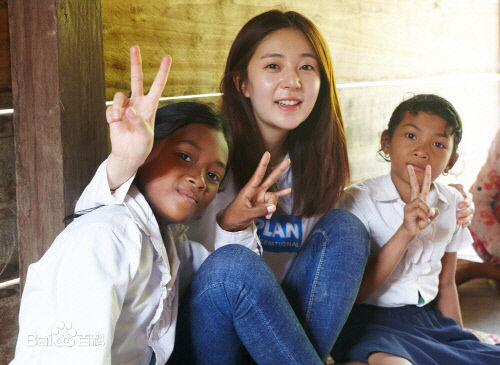 百眞熙(Baek Jin Hee/)-公益 15/16柬埔寨+14印尼+12泰国生活照相册