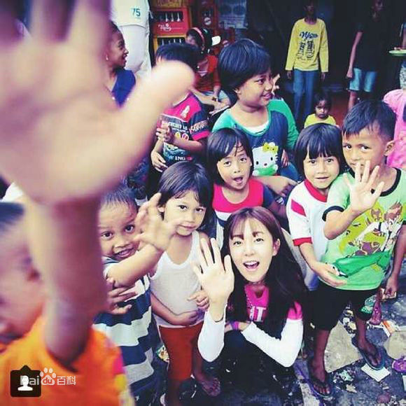 百眞熙(Baek Jin Hee/)-公益 15/16柬埔寨+14印尼+12泰国生活照相册