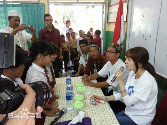 百眞熙(Baek Jin Hee/)-公益 15/16柬埔寨+14印尼+12泰国生活照相册