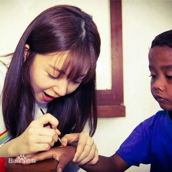 百眞熙(Baek Jin Hee/)-公益 15/16柬埔寨+14印尼+12泰国生活照相册