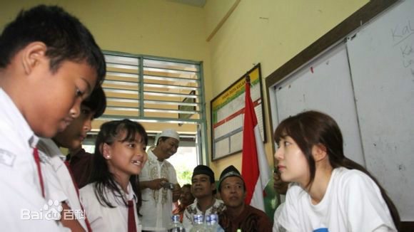 百眞熙(Baek Jin Hee/)-公益 15/16柬埔寨+14印尼+12泰国生活照相册