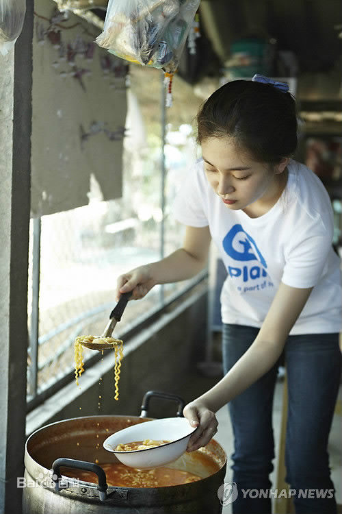 百眞熙(Baek Jin Hee/)-公益 15/16柬埔寨+14印尼+12泰国生活照相册