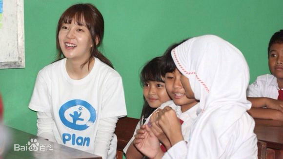 百眞熙(Baek Jin Hee/)-公益 15/16柬埔寨+14印尼+12泰国生活照相册