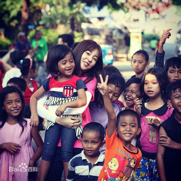 百眞熙(Baek Jin Hee/)-公益 15/16柬埔寨+14印尼+12泰国生活照相册